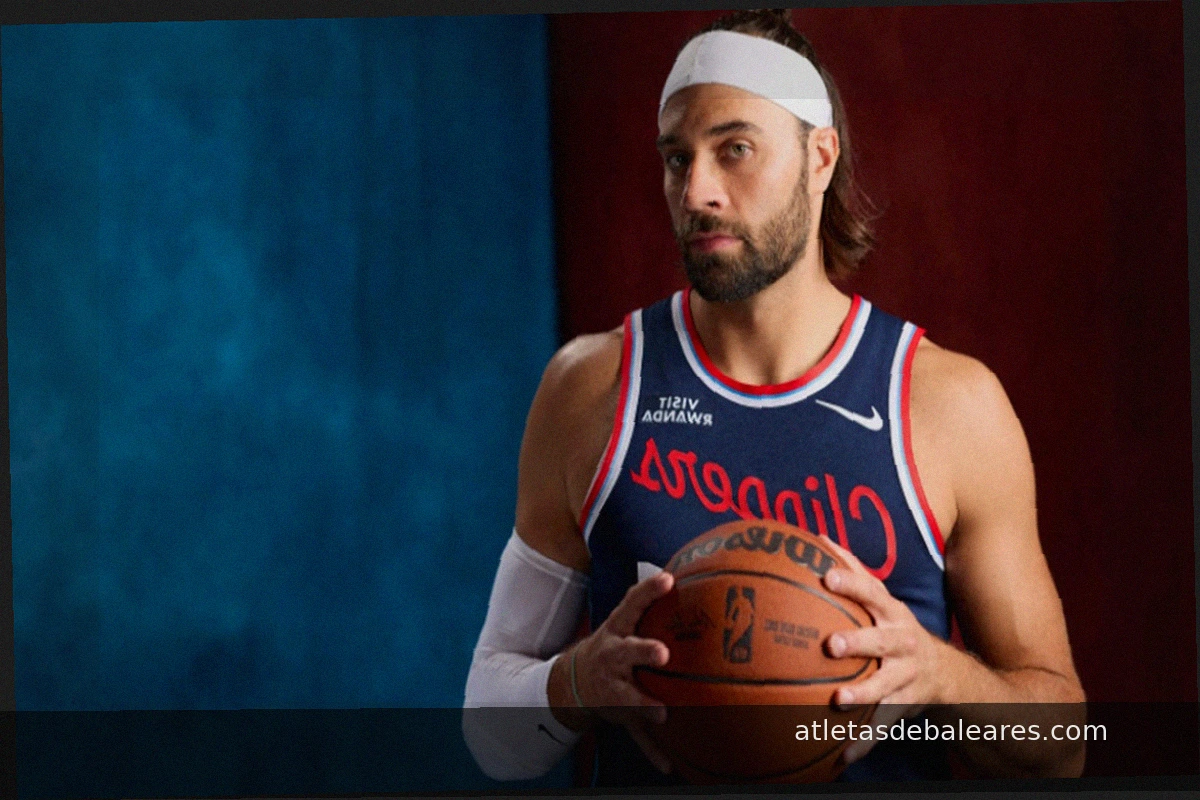 Max Strus de los Clippers sufre lesión en el pie en el debut de pretemporada